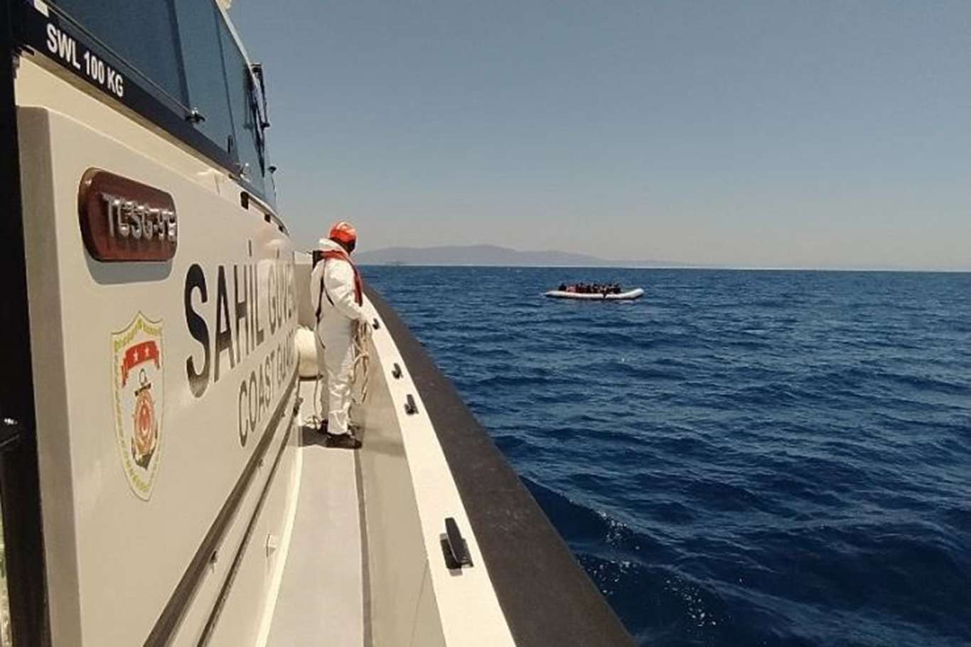 Balıkçı teknesindeki 231 düzensiz göçmen yakalandı